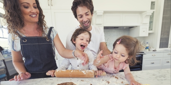 Vingt-cinq ans d’évolution des familles : plus de temps pour les enfants, moins pour le ménage