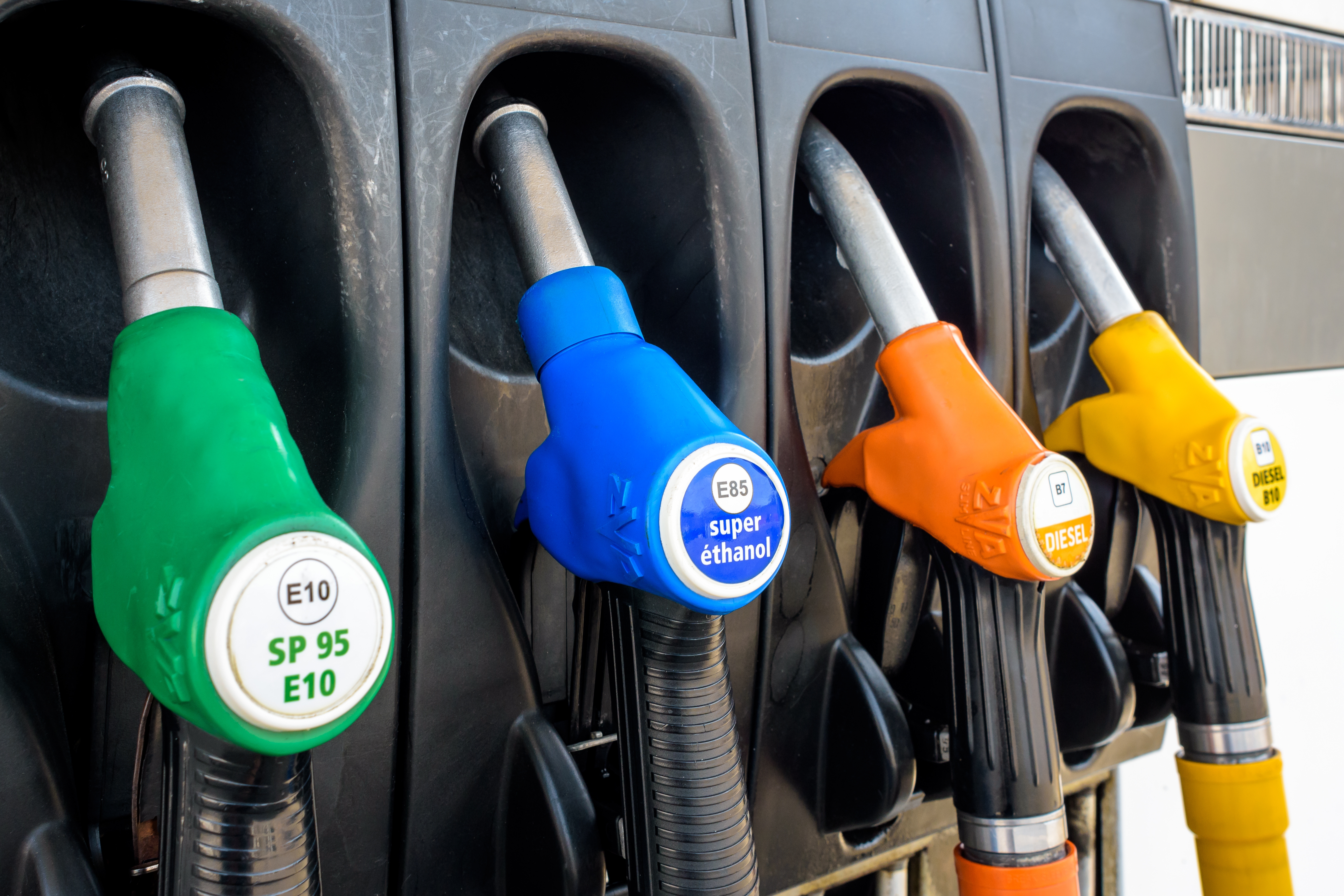Prix des carburants : jusqu’où ira la baisse ?